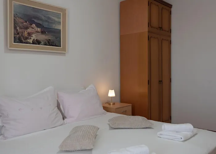 Sunnyrose - Walking Distance From Znjan - Free Public Parking - Huge Balcony *