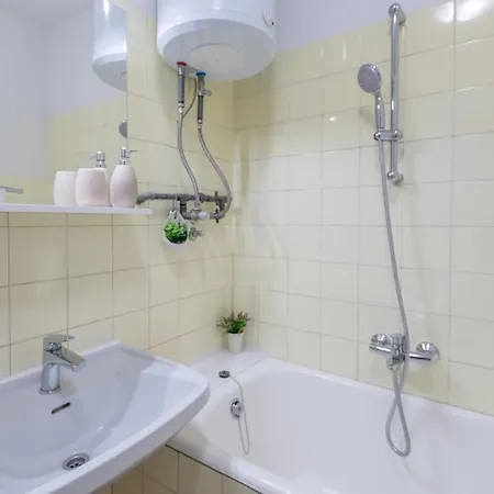 Sunnyrose - Walking Distance From Znjan - Free Public Parking - Huge Balcony *