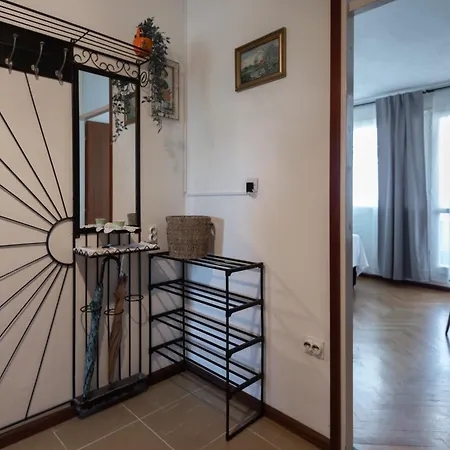 Sunnyrose - Walking Distance From Znjan - Free Public Parking - Huge Balcony Apartment